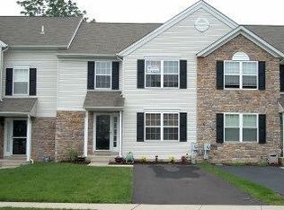 327 Cedar Waxwing Dr, Warrington, PA 18976