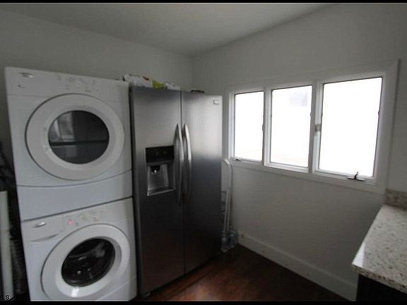 2nd floor Mud room/laundry