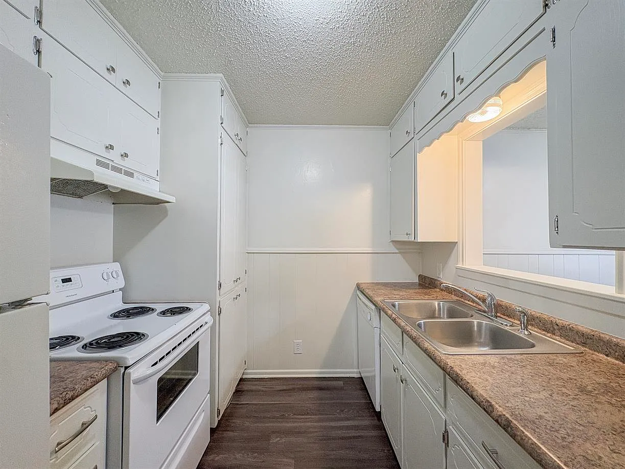 326 Tucson Dr — Photo 3
