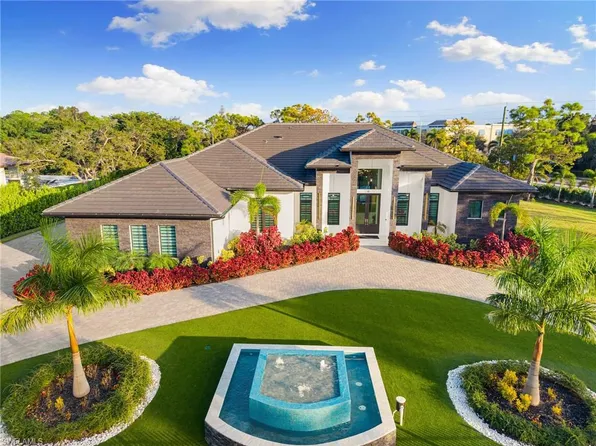 10 Caribbean RD, NAPLES, FL 34108