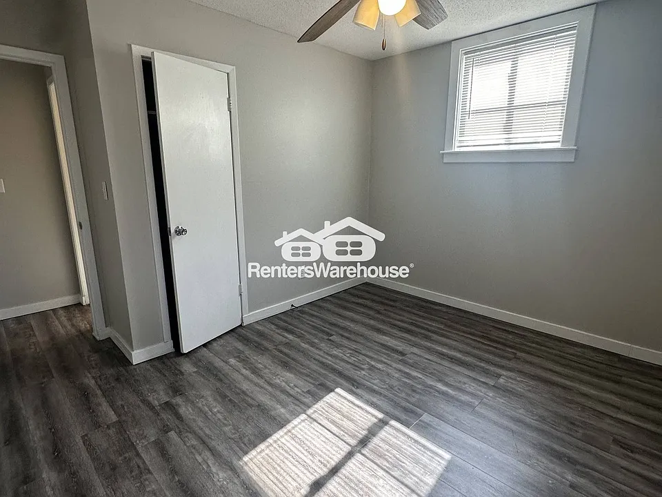 114 NW College Ave #4