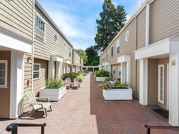 4th image of 1555 Cherry St APT 4