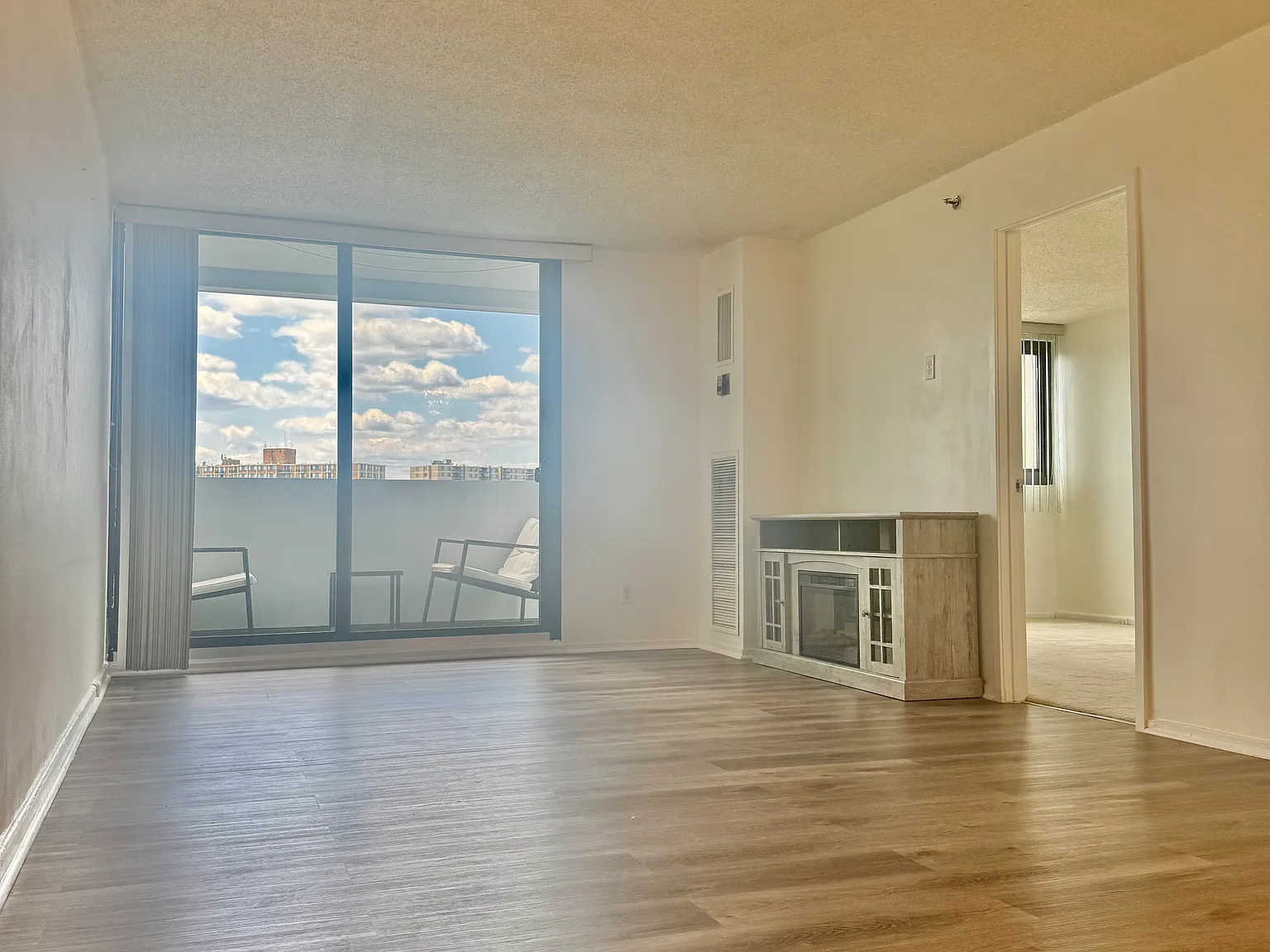 1 bed, 700 sqft, $1,799 — Photo 2
