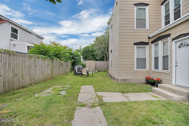 4th image of 2309 9th Avenue