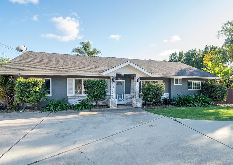 1st image of 1078 Robertson Dr