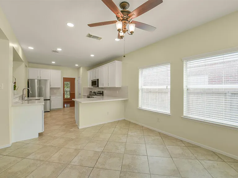 2414 Falcon Knoll Ln — Photo 23