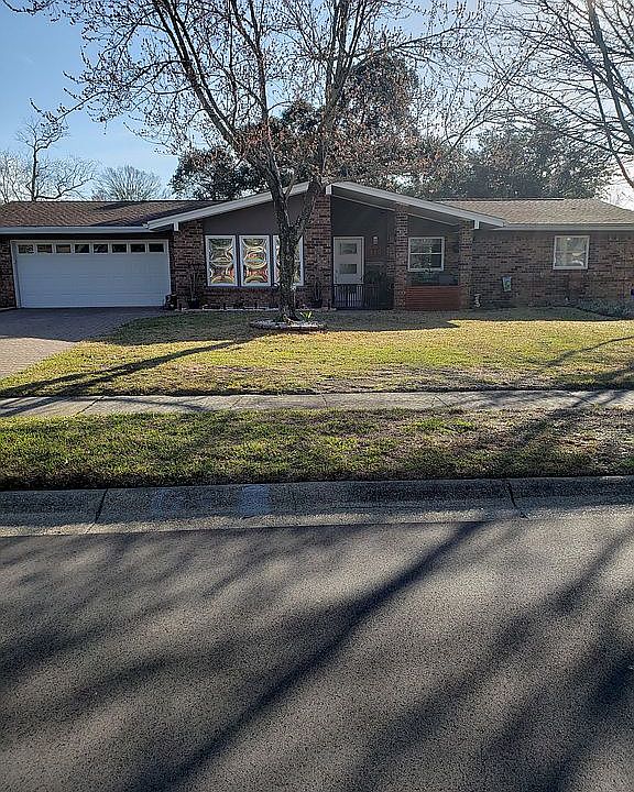 1st image of 660 Golf Course Dr