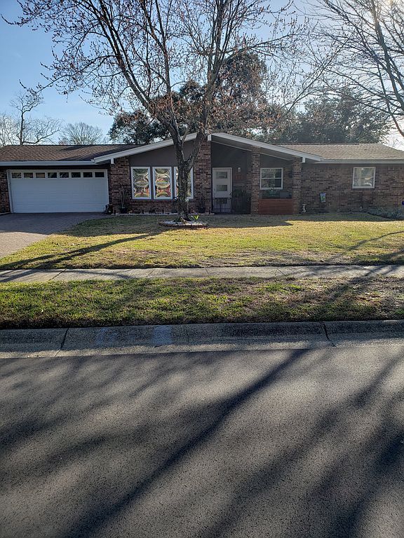 660 Golf Course Dr - Property Image