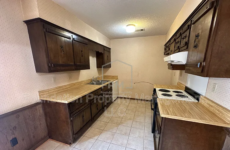 4377 Springwind Rd — Photo 3