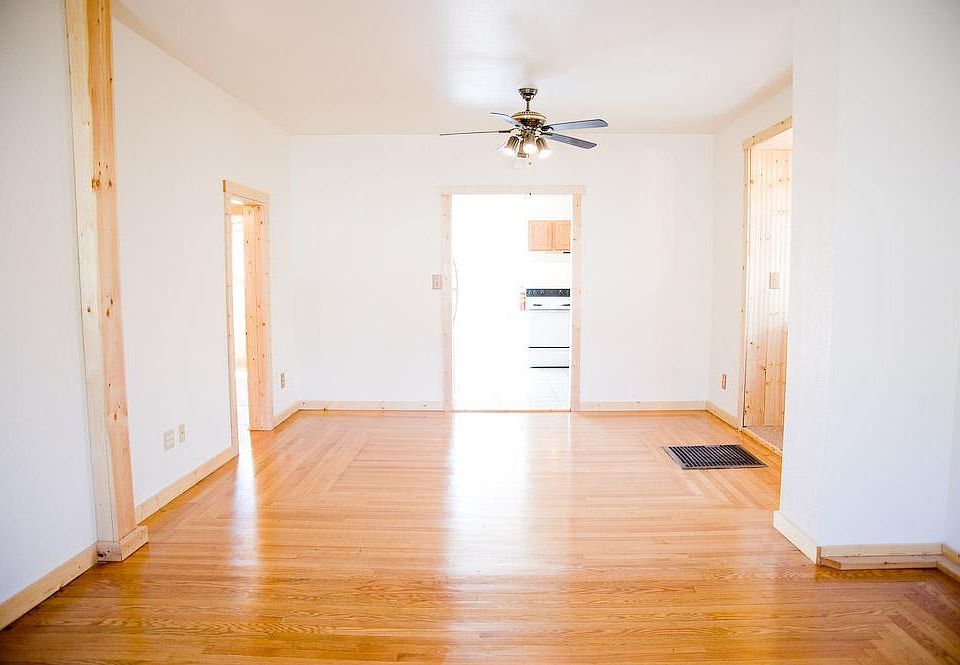 2nd image of 602 W Broadway St