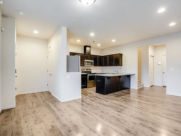 3rd image of 2240 SE 16th St