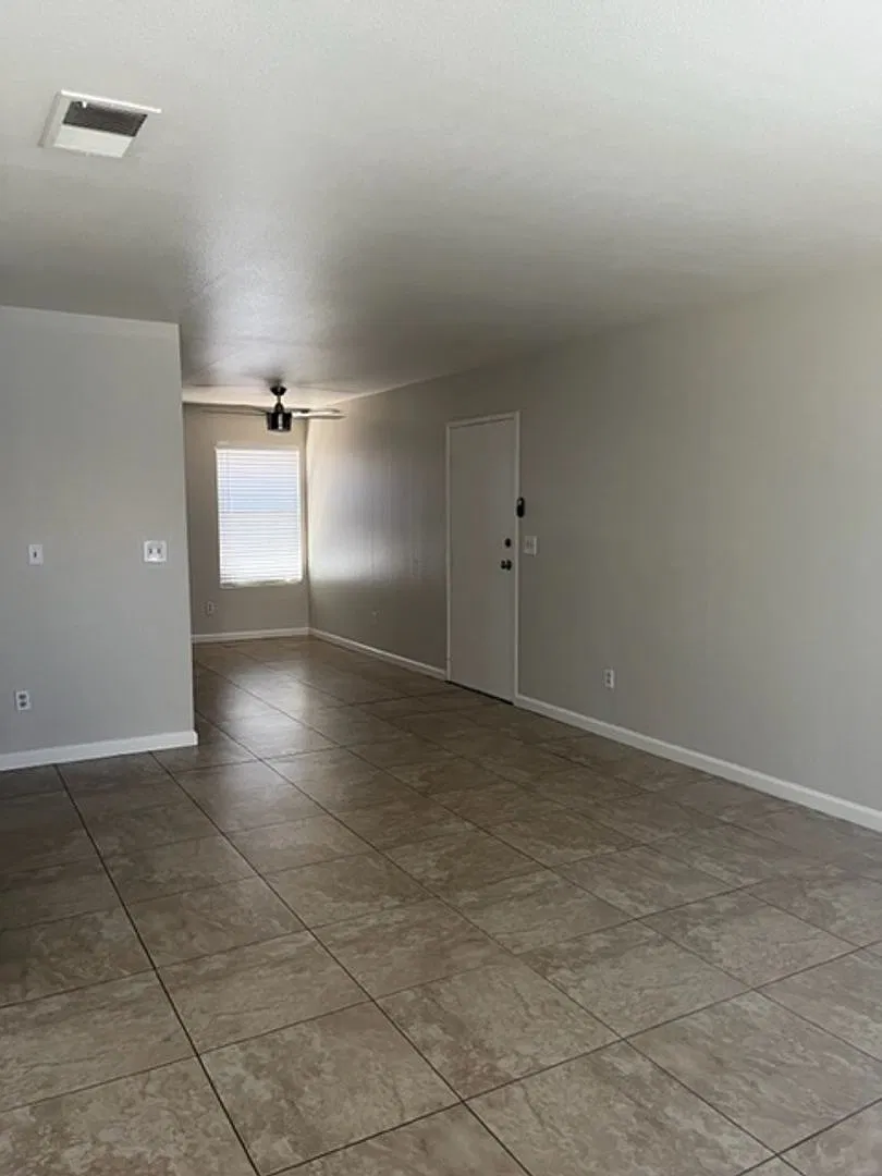 3 bed, 2.0 bath, 1000 sqft, $1,795 — Photo 2