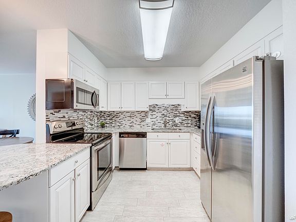 4th image of 30 Moreno Point Rd Unit 404A