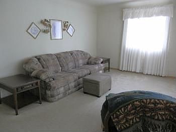 Neat & clean spacious living room