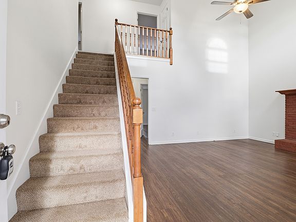 3rd image of 204 Creekwood Dr