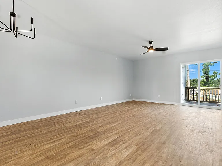 1900 Sanford Dr #D — Photo 5