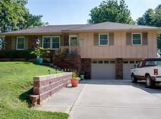 1308 SW Speas Dr, Blue Springs, MO 64014