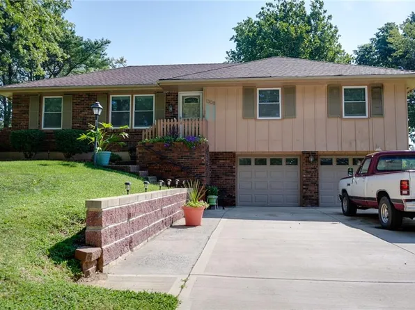 1308 SW Speas Dr, Blue Springs, MO 64014