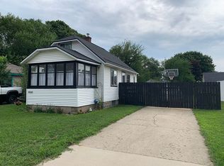 4560 Pinehurst Ave SW, Wyoming, MI 49548