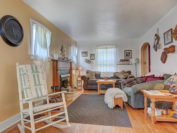5th image of 314 N Elm St