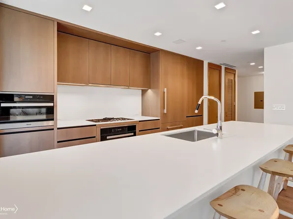 200 East 21st Street image 11 of 48