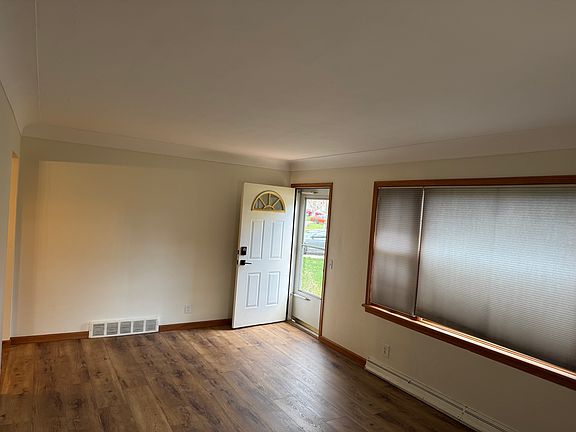 4th image of 331 Gingham Ave