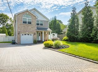 9 Erlwein Ct, Massapequa, NY 11758