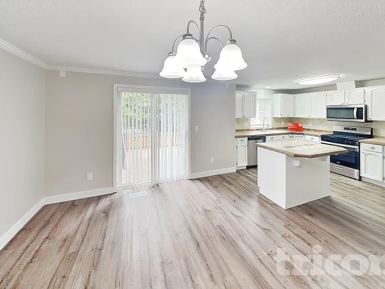 3402 NE 165th Ave — Photo 6