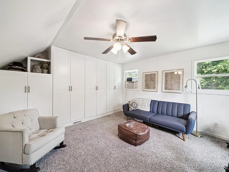 403 E Freeport St — Photo 13