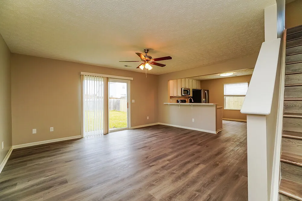 3 bed, 2.0 bath, 1550 sqft, $2,320 — Photo 4