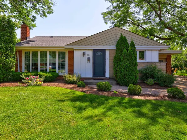 221 S Fair Ave, Elmhurst, IL 60126