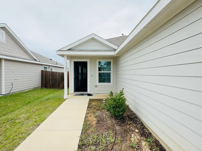 7520 Gray Wolf Ln — Photo 3