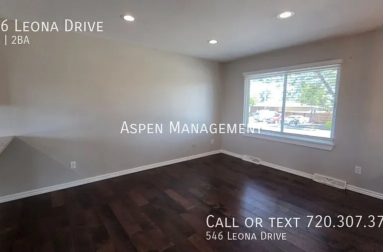 546 Leona Dr — Photo 3