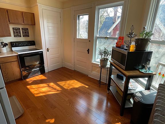 2nd image of 514 W Wisconsin Ave #3