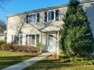 1000 Cove Dr, Prospect Heights, IL 60070