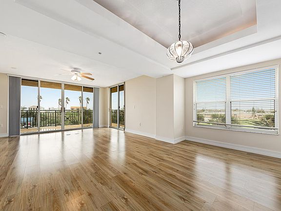 5th image of 8470 Ridgewood Ave Unit 301