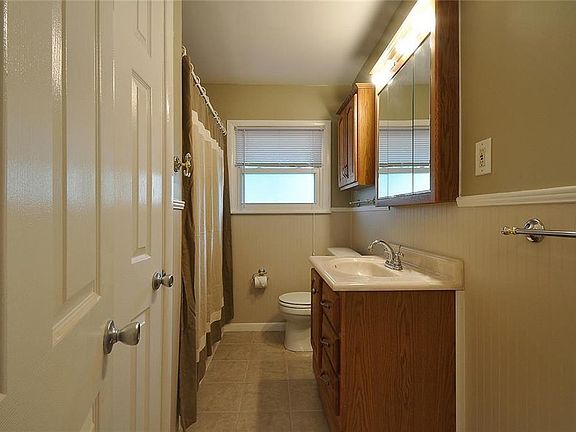 5th image of 701 1/2 E 46th St