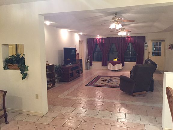 4th image of 900 E Alcott Ave