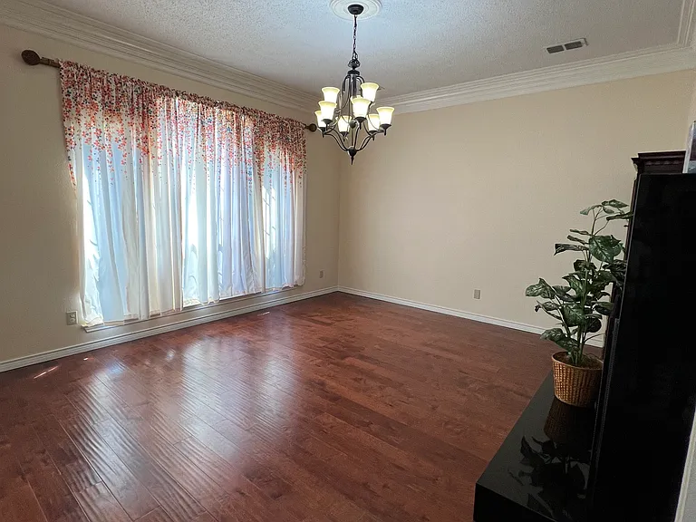 2821 Grand Oak Dr — Photo 3