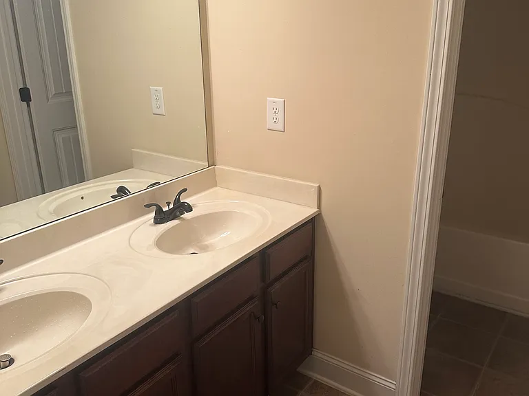 595 Highbranch Cir — Photo 26