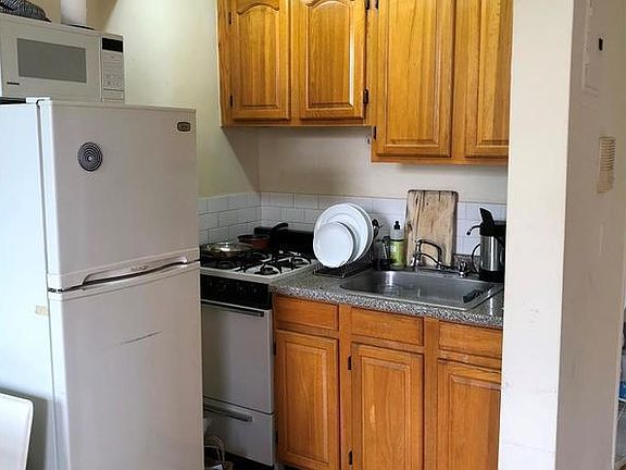 5th image of 116 W 131st St APT 8