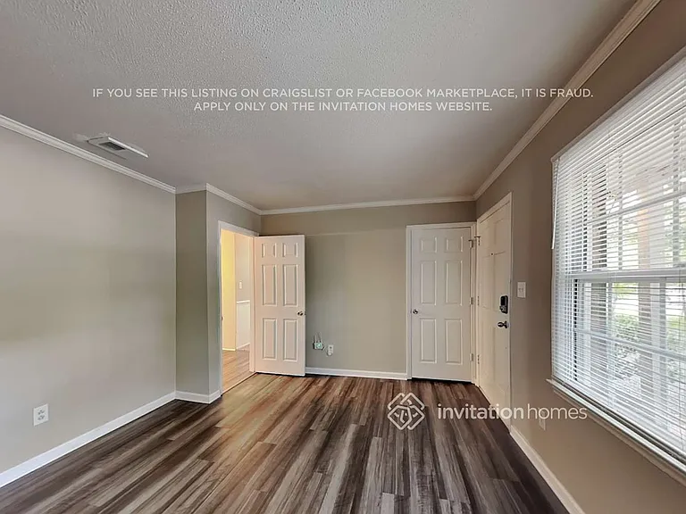 812 E John St — Photo 3