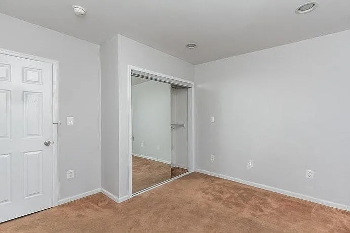 143 S Robinson Street — Photo 4