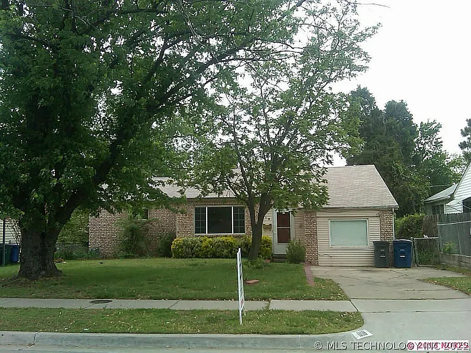 Building Photo - 918 N Urbana Ave