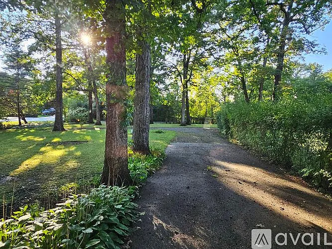 617 W Everett Rd #COACH HOUSE — Photo 2