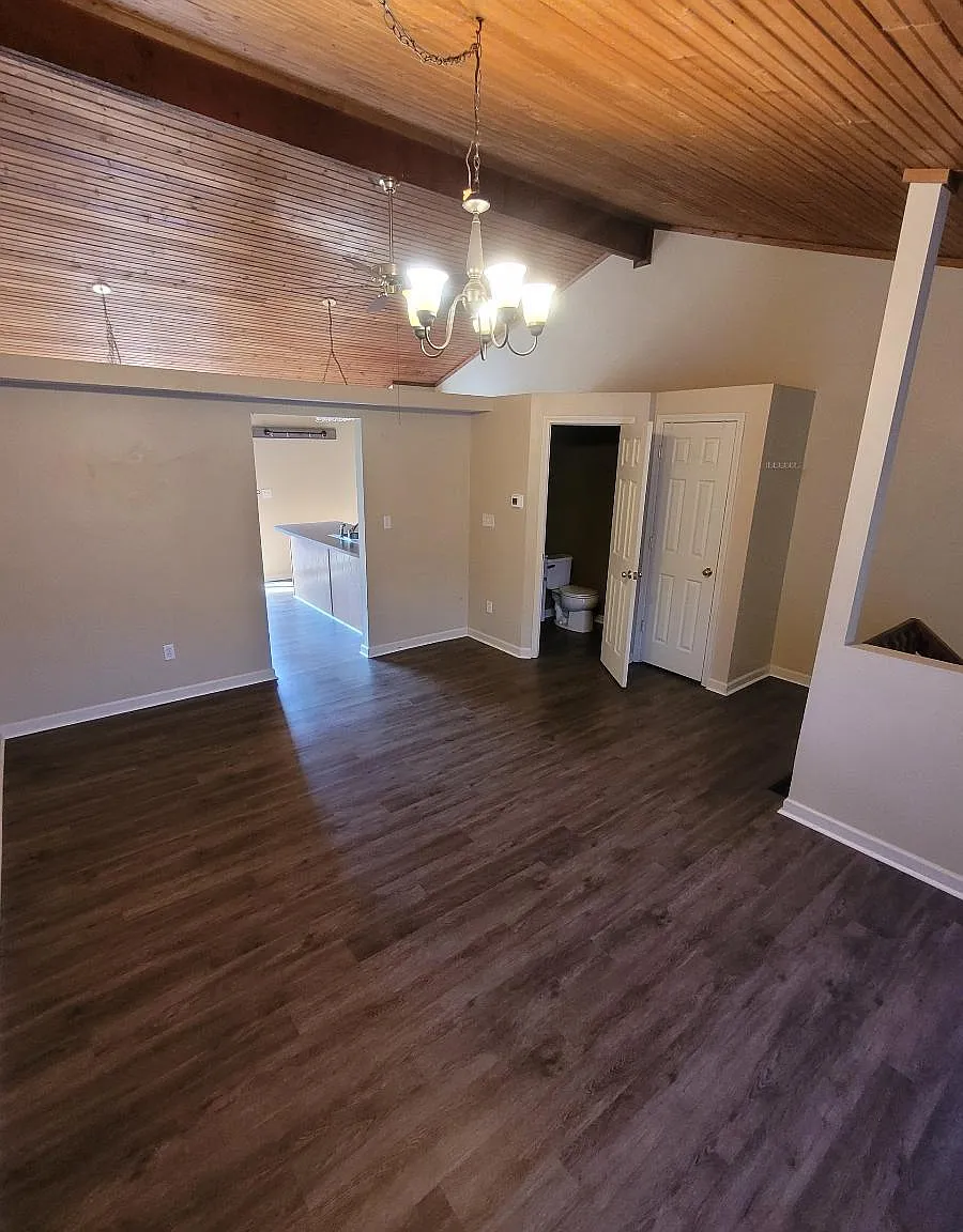 2 bed, 1.5 bath, 1050 sqft, $1,600 — Photo 2