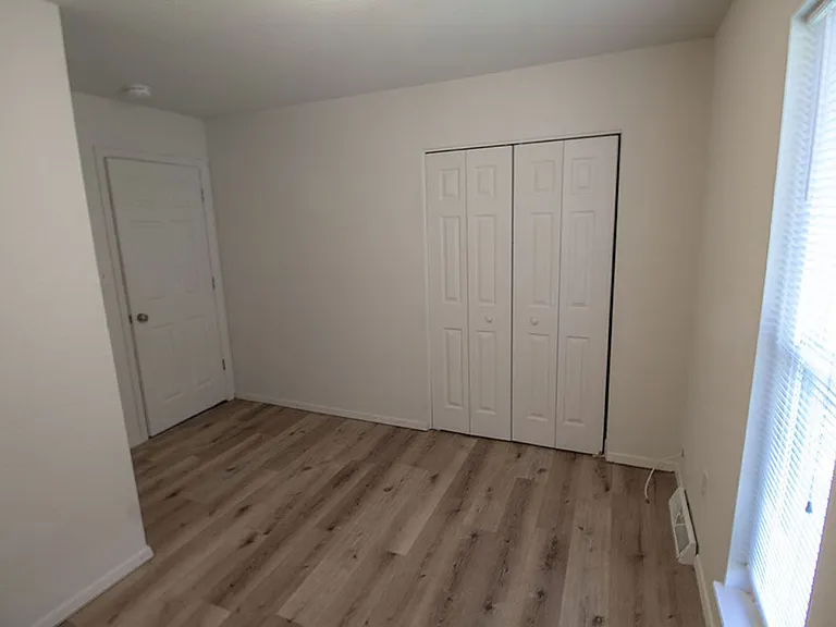 1007 W Ash St — Photo 18