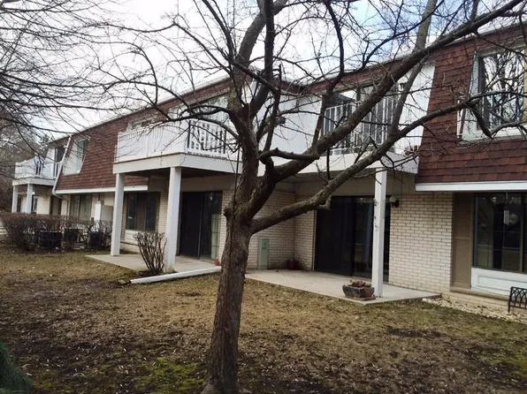 20275 Independence Dr, Brookfield, WI 53045