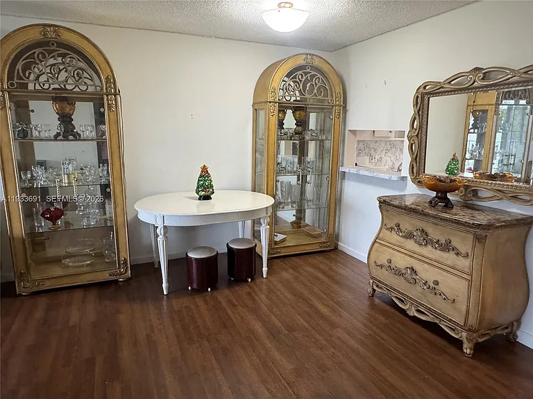 950 Hillcrest Dr #411 — Photo 11