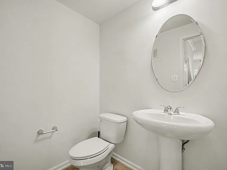 15131 Leicestershire St — Photo 21